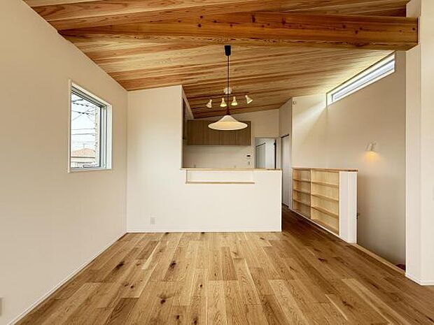 ご家族の温かい時間を演出するダイニングスペースです。