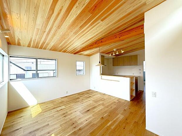 リビングダイニングになります。ご家族そろっての素敵な空間になりそうですね。