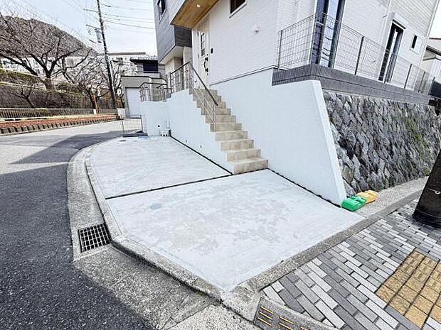 駐車場ももちろん完備しておりますのでお車所有の方にも心強いです。
