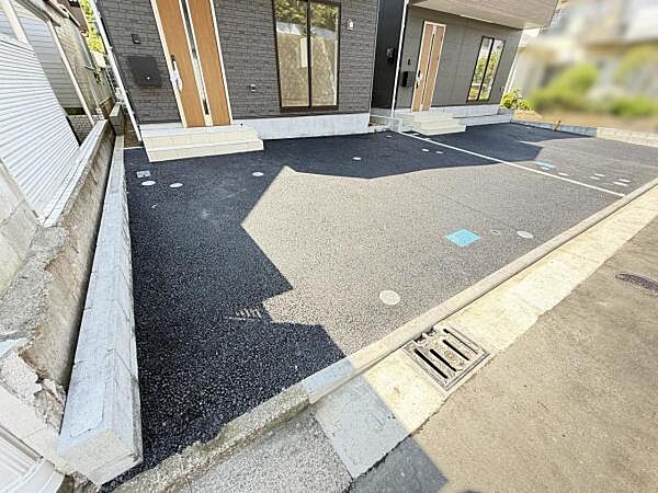 駐車場ももちろん完備しておりますのでお車所有の方にも心強いです。