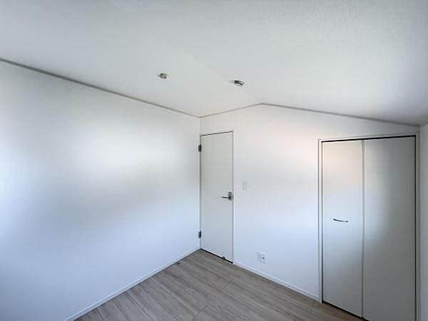 4.5帖の洋室はゲストルームとしてもお使いいただけますね。