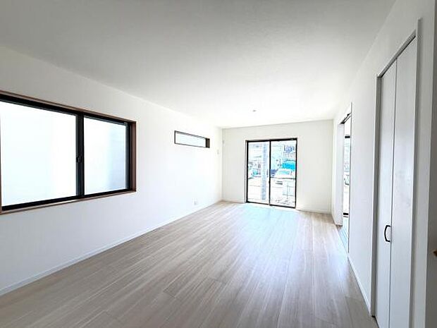 家族団らんの場所としてゆったりと居心地の良いリビングです。