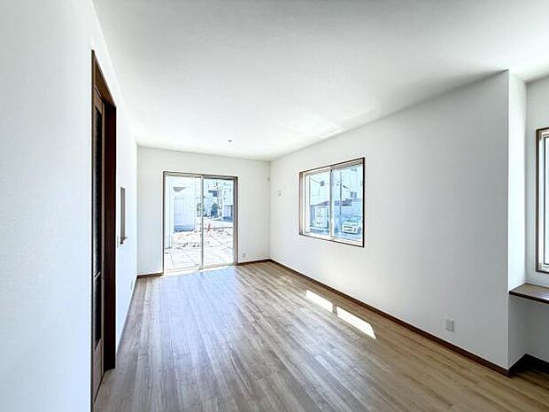 家族団らんの場所としてゆったりと居心地の良いリビングです。