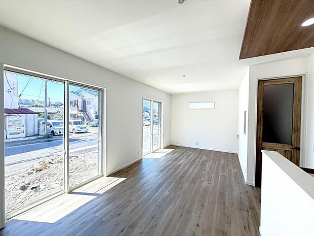 家族団らんの場所としてゆったりと居心地の良いリビングです。