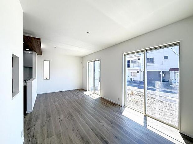 リビングダイニングになります。ご家族そろっての素敵な空間になりそうですね。