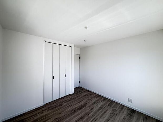 いつでもお部屋をスッキリお使い頂ける収納スペースを設置。