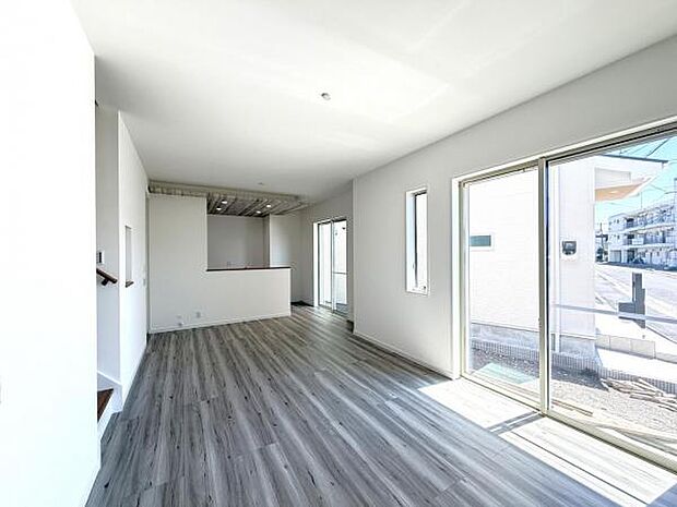 リビングダイニングになります。ご家族そろっての素敵な空間になりそうですね。