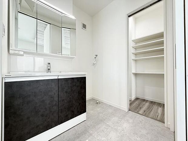 脱衣所は小さなお子様がいるご家庭にも重宝されます。