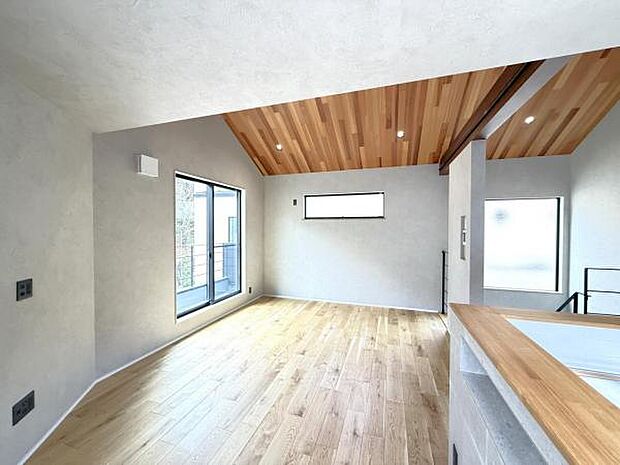 リビングダイニングになります。ご家族そろっての素敵な空間になりそうですね。