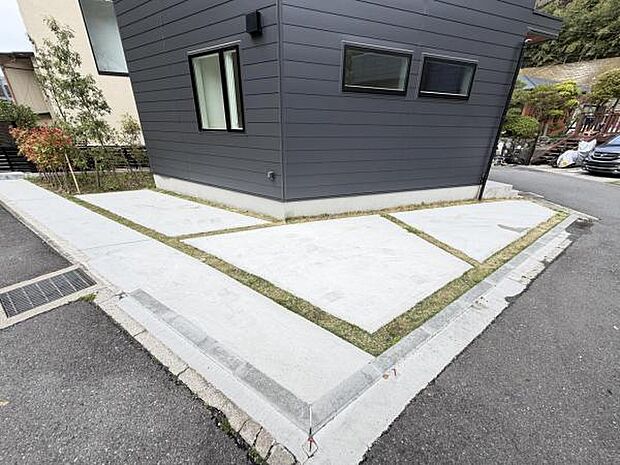 駐車場ももちろん完備しておりますのでお車所有の方にも心強いです。