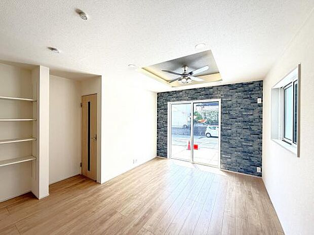 家族団らんの場所としてゆったりと居心地の良いリビングです。