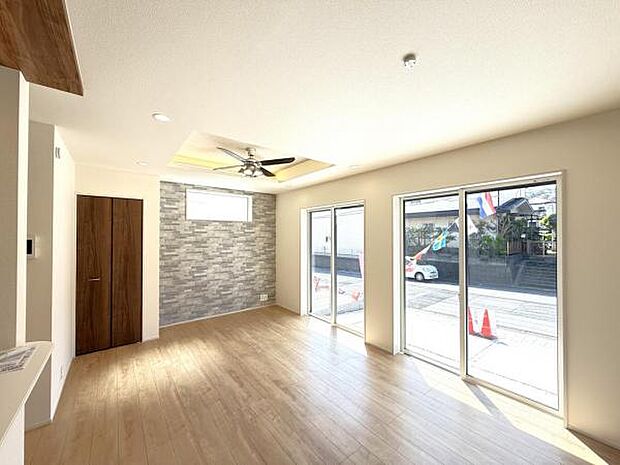 家族団らんの場所としてゆったりと居心地の良いリビングです。