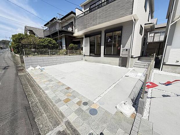 駐車場ももちろん完備しておりますのでお車所有の方にも心強いです。