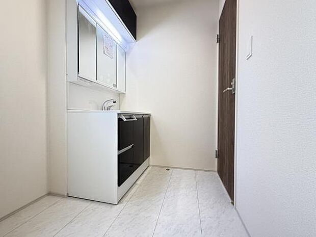 脱衣所は小さなお子様がいるご家庭にも重宝されます。