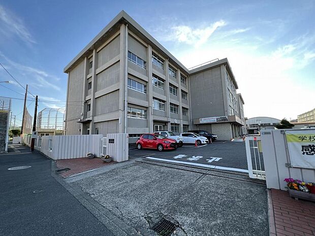 横須賀市立大津中学校まで約836m(徒歩11分)