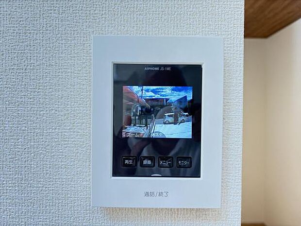 訪問者を確認できるTVモニター付きインターフォンです。