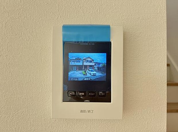 訪問者を確認できるTVモニター付きインターフォンです。