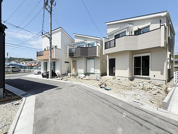 前面道路を含めた現地写真です。