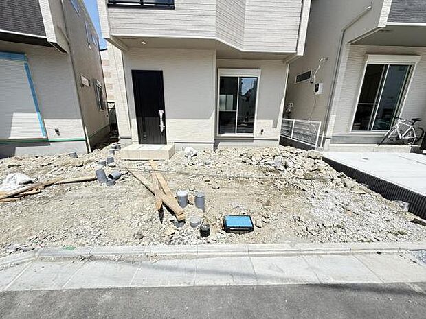 駐車場ももちろん完備しておりますのでお車所有の方にも心強いです。