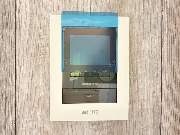 訪問者を確認できるTVモニター付きインターフォンです。