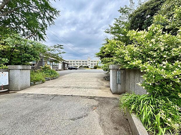 三浦市立初声小学校まで約960m（徒歩12分）