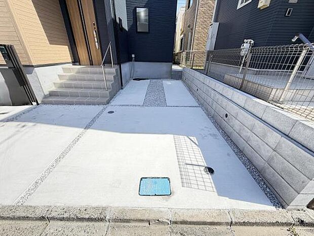 駐車場ももちろん完備しておりますのでお車所有の方にも心強いです。