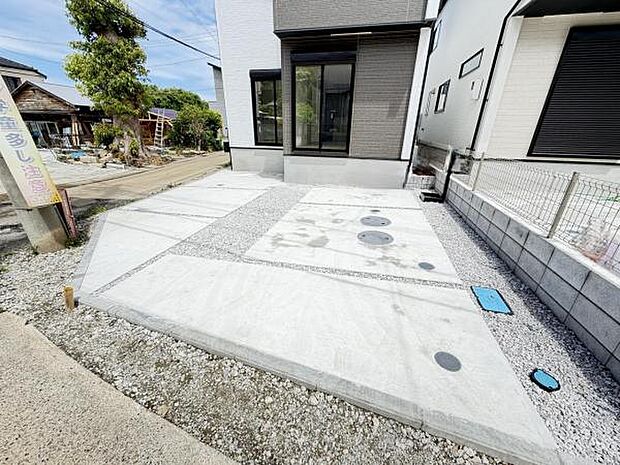 駐車場ももちろん完備しておりますのでお車所有の方にも心強いです。