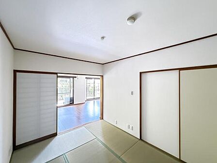 和室スペースです。畳のお部屋は寛げる空間ですね。