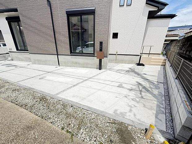 駐車場ももちろん完備しておりますのでお車所有の方にも心強いです。