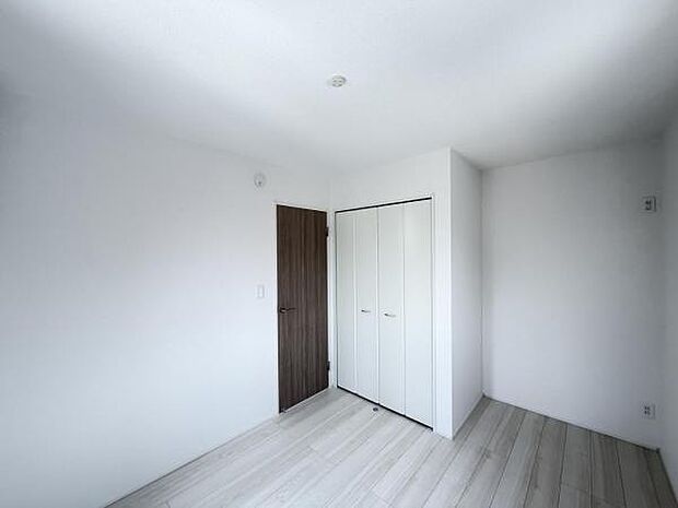 5.2帖の洋室はゲストルームとしてもお使いいただけますね。