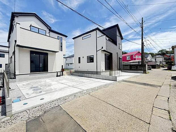 前面道路を含めた現地写真です。