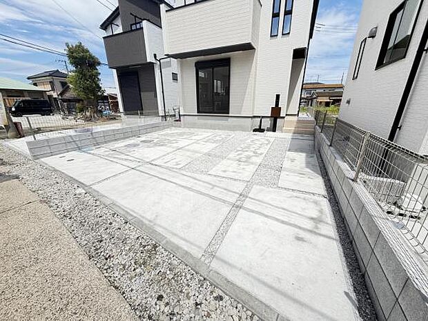 駐車場ももちろん完備しておりますのでお車所有の方にも心強いです。