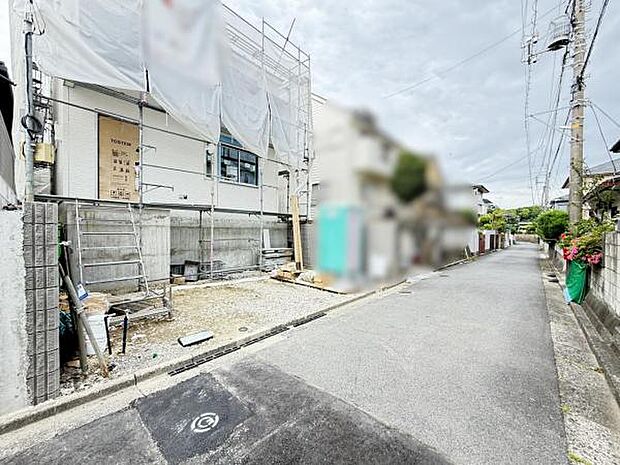 前面道路を含めた現地写真です。ぜひ周辺環境も併せてご覧ください。