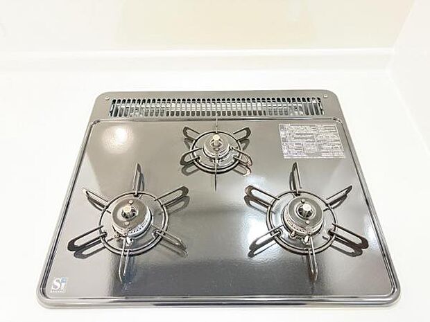 お料理もはかどる3つ口コンロです。