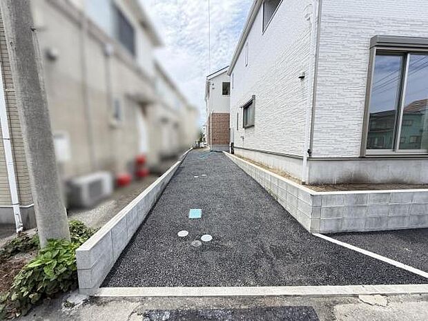 駐車場ももちろん完備しておりますのでお車所有の方にも心強いです。
