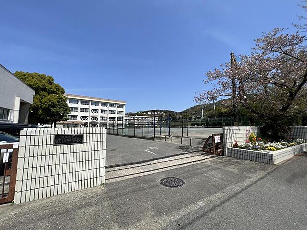 横須賀市立武山中学校まで約1900m（徒歩24分）