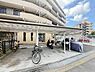 その他：屋根付きの駐輪場は嬉しいですね。