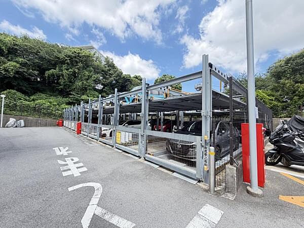 敷地内の機械式駐車場です。