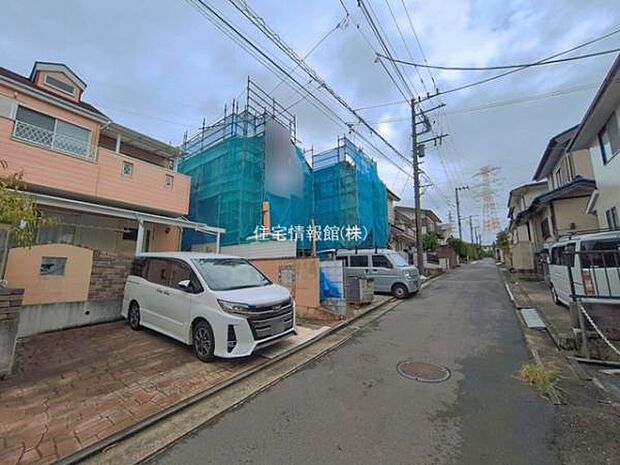 前面道路を含めた現地写真です。