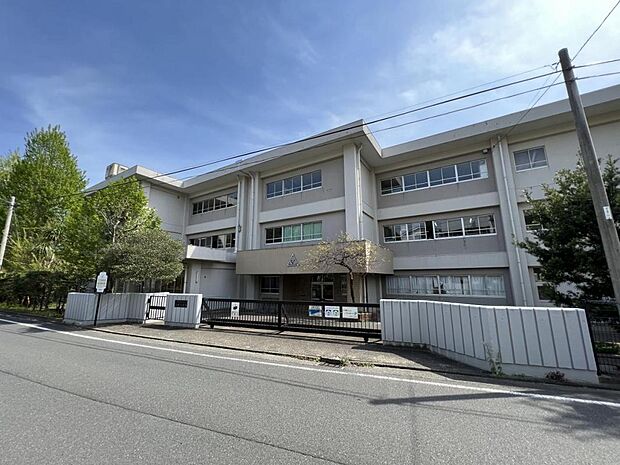 横須賀市立公郷小学校まで約450m(徒歩6分)