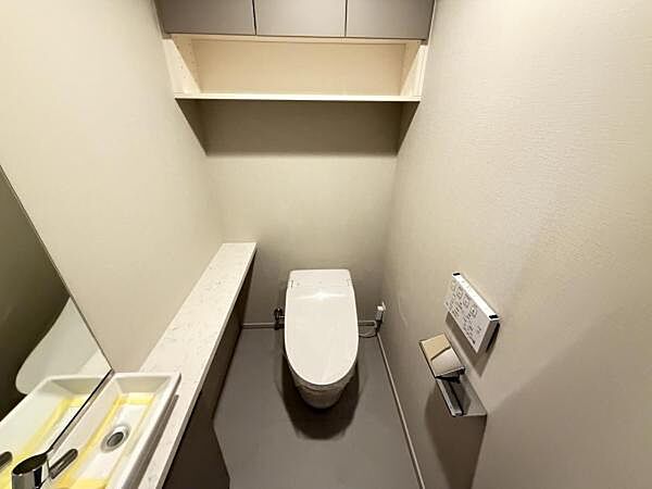 ほっと安らげるトイレ空間です。