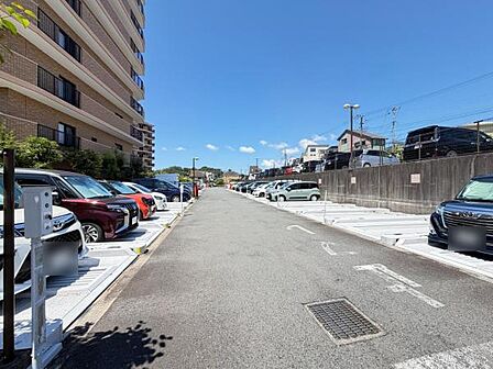 駐車場ももちろん完備しておりますのでお車所有の方にも心強いです。