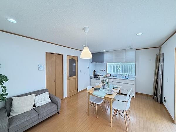 リビングダイニングになります。ご家族そろっての素敵な空間になりそうですね。