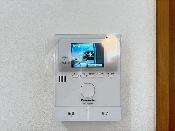 訪問者を確認できるTVモニター付きインターフォンです。
