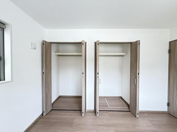いつでもお部屋をスッキリお使い頂ける収納スペースを設置。