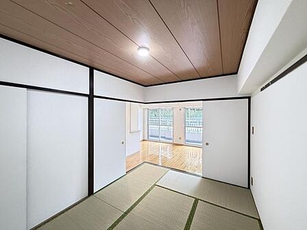 和室スペースです。畳のお部屋は寛げる空間ですね。