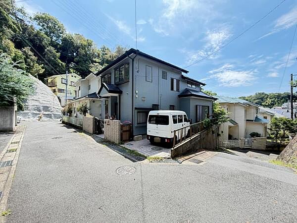 前面道路を含めた現地写真です。