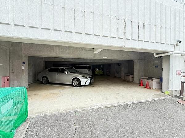 駐車場ももちろん完備しておりますのでお車所有の方にも心強いです。