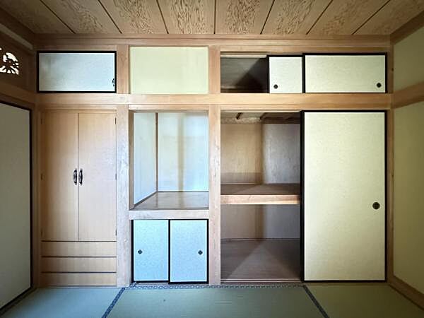 いつでもお部屋をスッキリお使い頂ける収納スペースを設置。