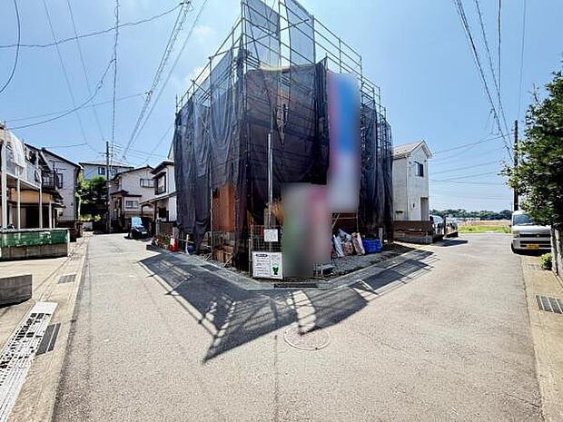 前面道路を含めた現地写真です。